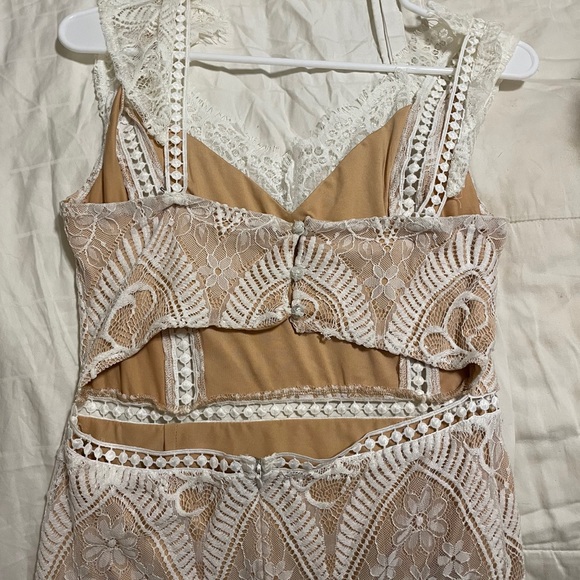 White lace dress - Picture 4 of 5